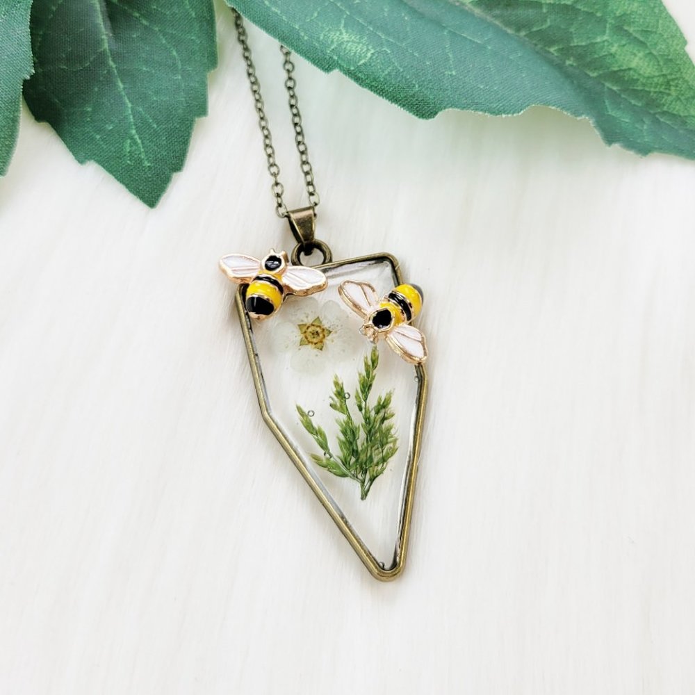 Floral Bee Necklace Pressed Dried Flowers and 3D Bee Charms Geometric Pendant